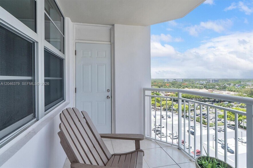 Building Photo - 18031 Biscayne Blvd