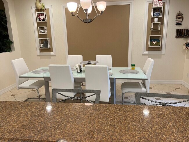 Building Photo - 4991 Bonsai Cir