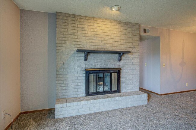 Building Photo - 3200 W Britton Rd