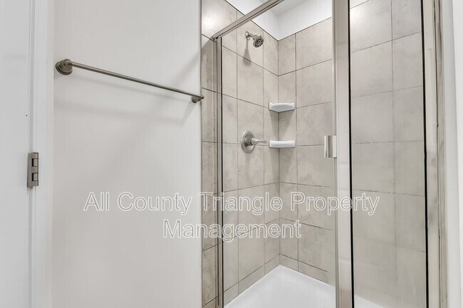 Building Photo - 2103 Nandina Trl