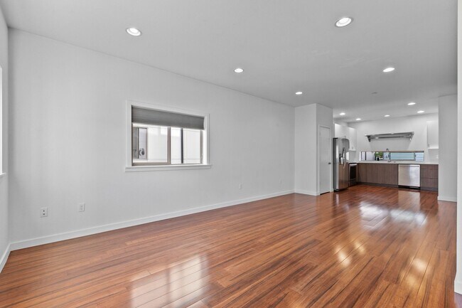 Building Photo - 3bd/1.5ba Seattle Townhouse
