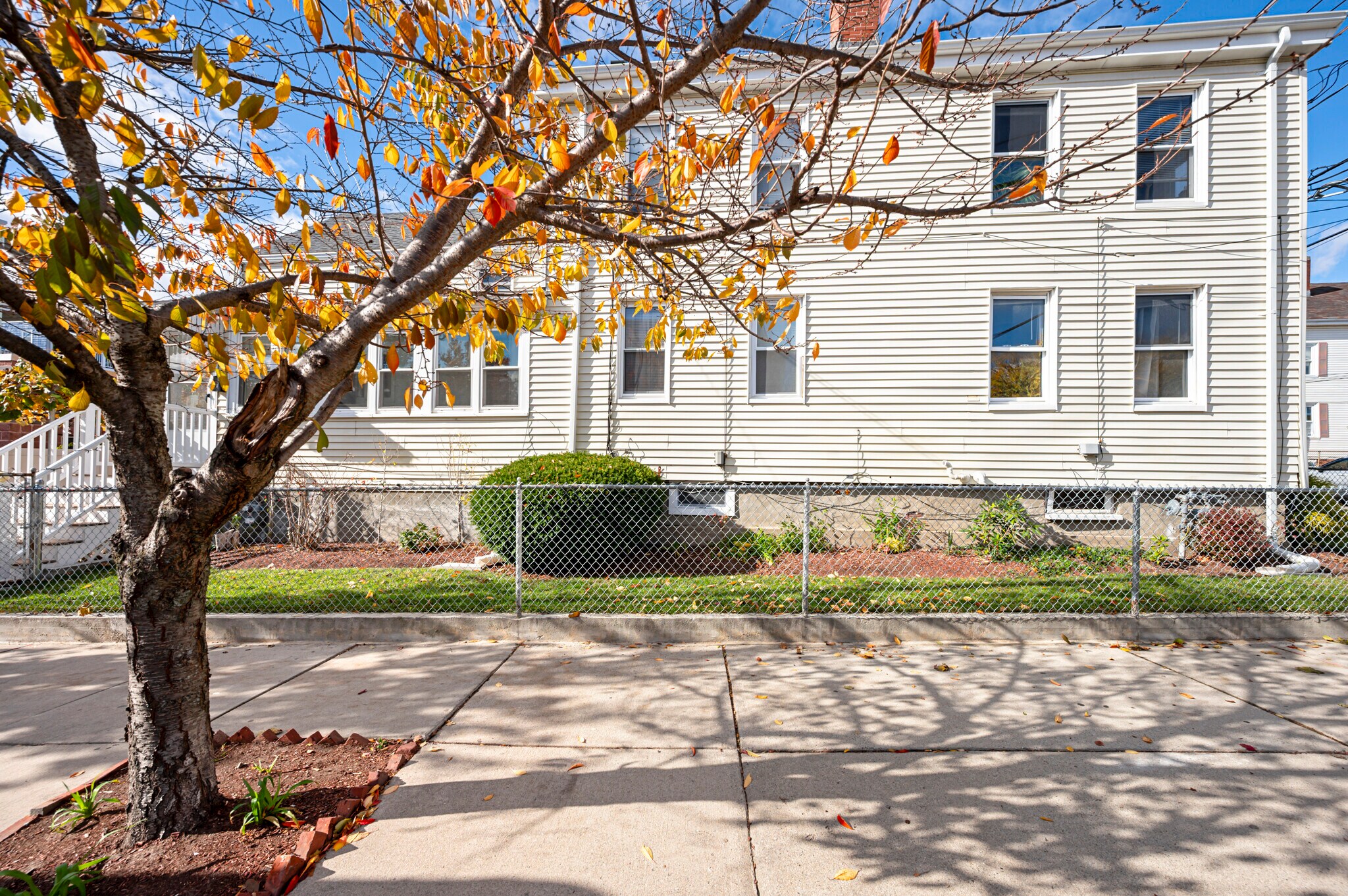 Building Photo - 50 Temple St