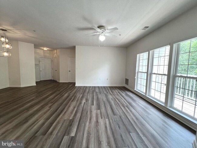 Building Photo - Beautiful 2 bedroom 2 baths condo in the gated community of Chestnut Point.