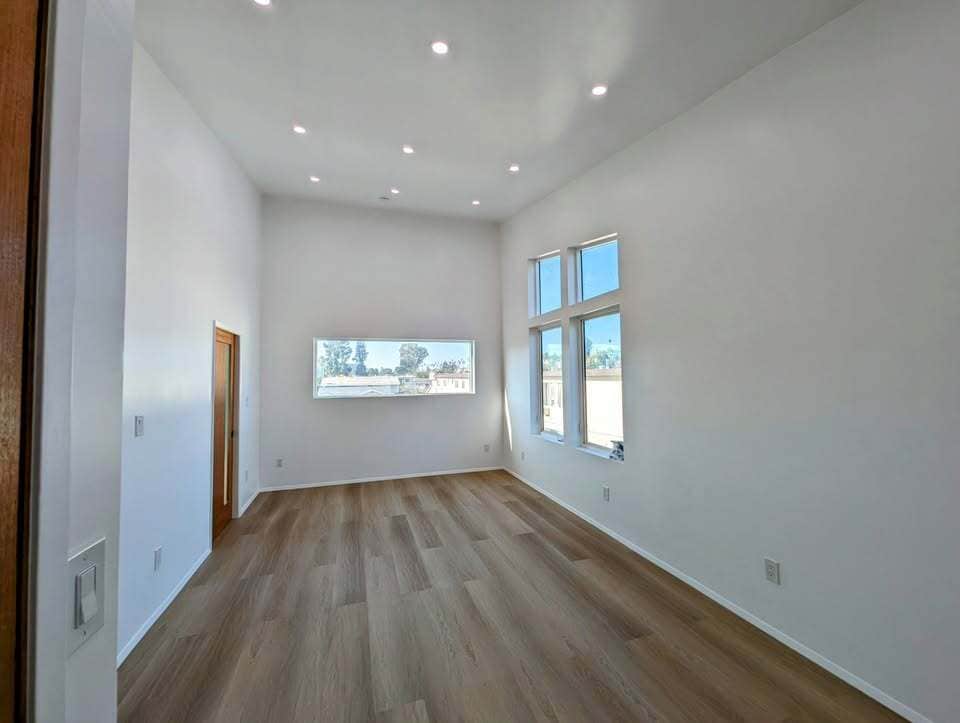 Building Photo - 720 San Pascual Ave