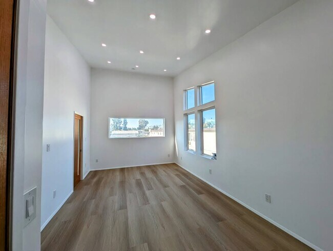 Building Photo - 720 San Pascual Ave