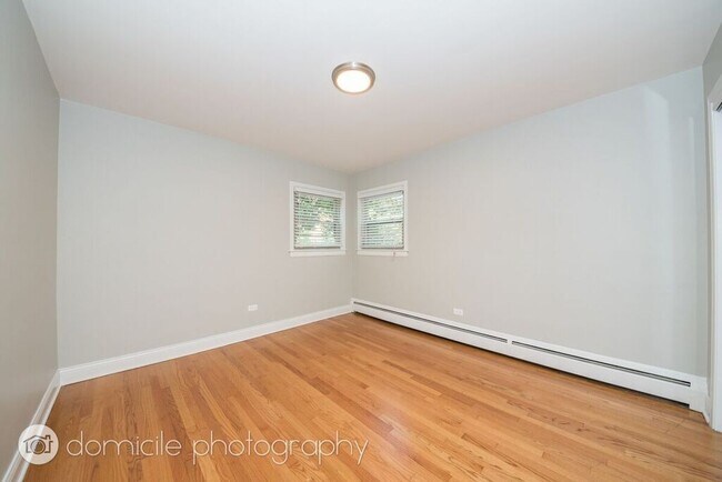 Building Photo - 5020 N Washtenaw Ave