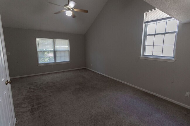 Building Photo - 5567-5569 Pinehurst Ln.