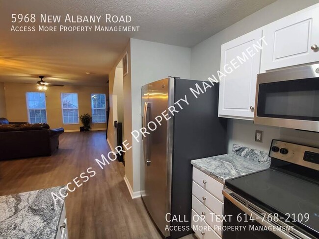 Building Photo - Beautiful 2 bedroom and *3 FULL BATHROOM* ...