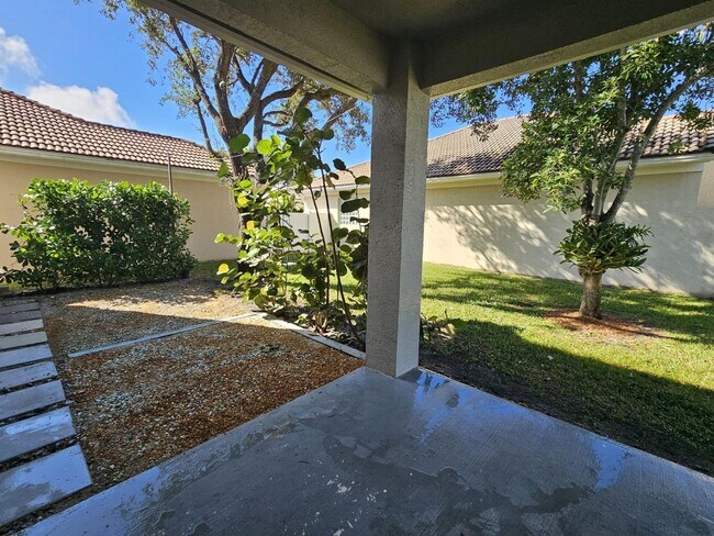 Building Photo - 2345 Spanish Wells