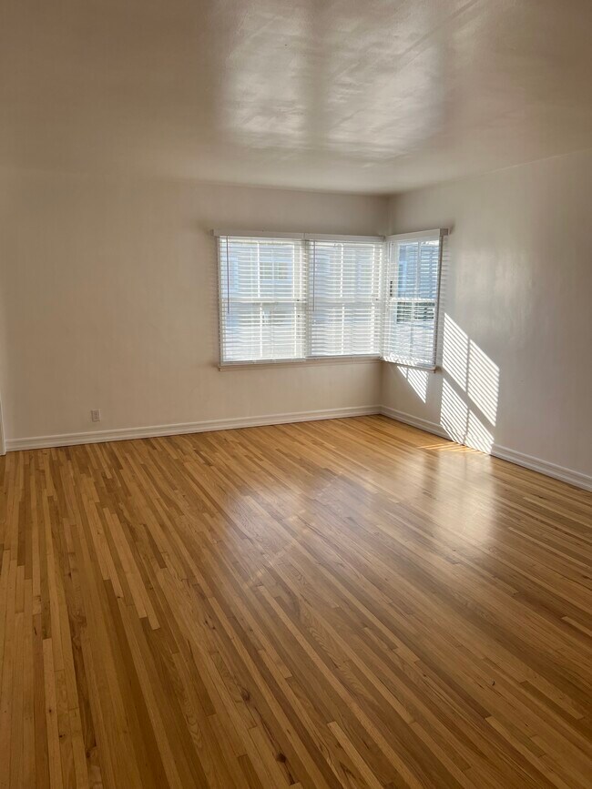 Living room - 1252 Franklin St