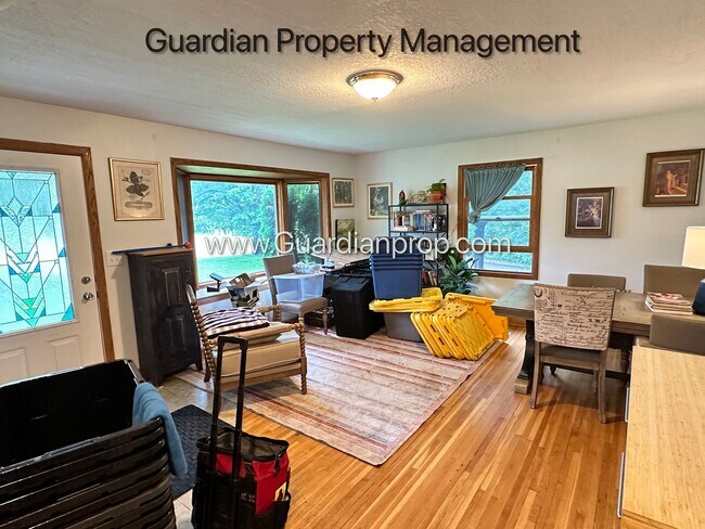 Building Photo - Minnetonka Single Family Home, Corner Lot, Dishwasher, W/D, 1 Car Garage