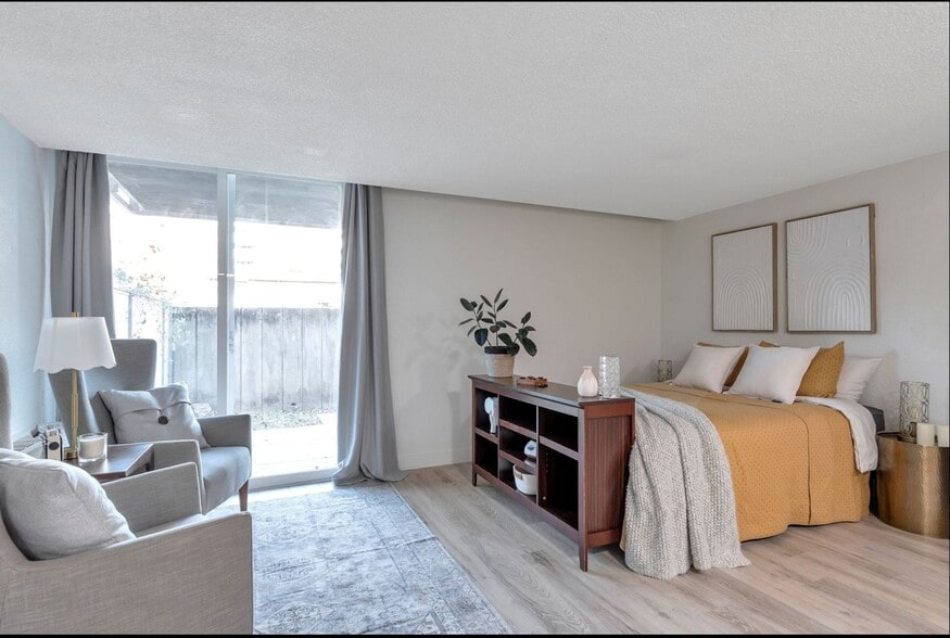 Building Photo - 2500 S York St