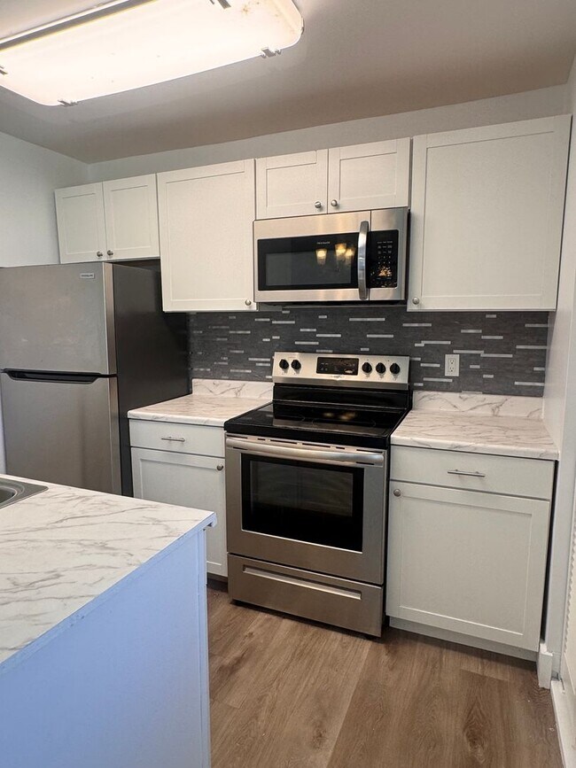 Building Photo - Charming 2 Bedroom with Garage  … (flexibl...