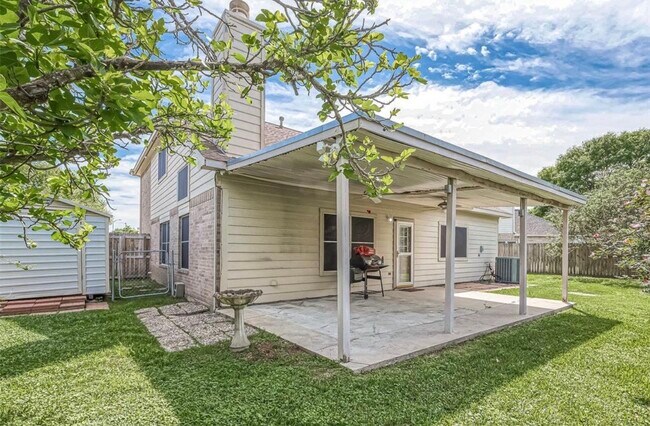 Building Photo - 101 Spencer Landing W