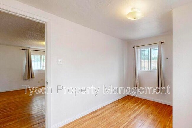 Building Photo - 1630 Griegos Rd NW