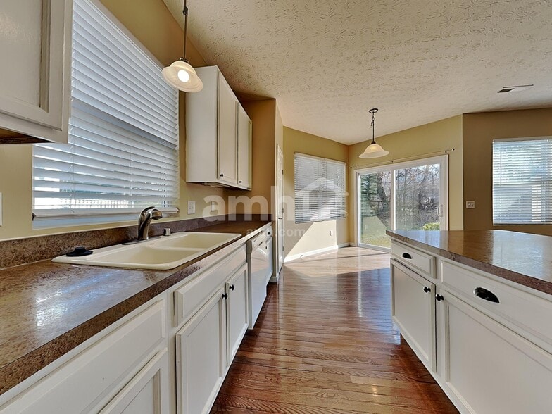 Building Photo - 9766 Soaring Breezes