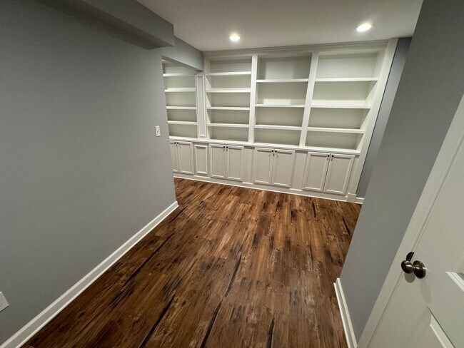 Building Photo - Single Family Home