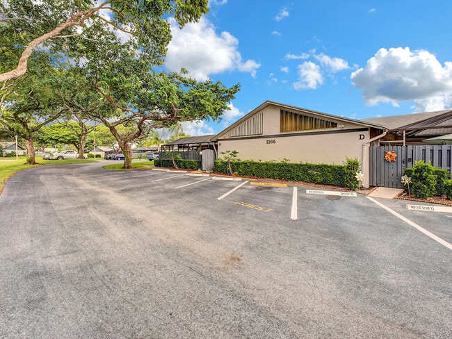 Building Photo - 1165 Summit Trail Cir