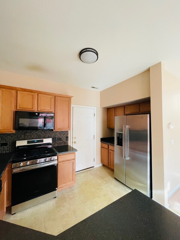 Building Photo - 2401 Sunshine Ln