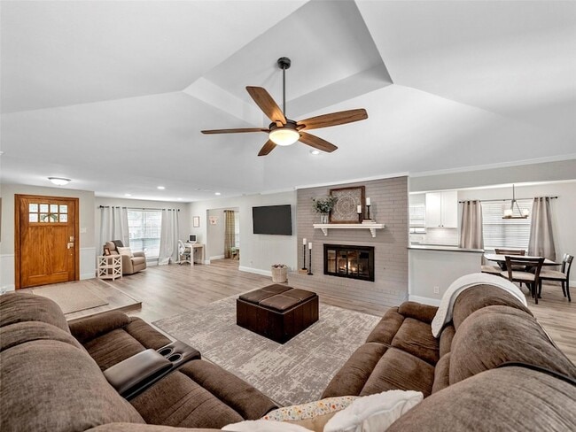 Building Photo - 709 Thoreau Ln