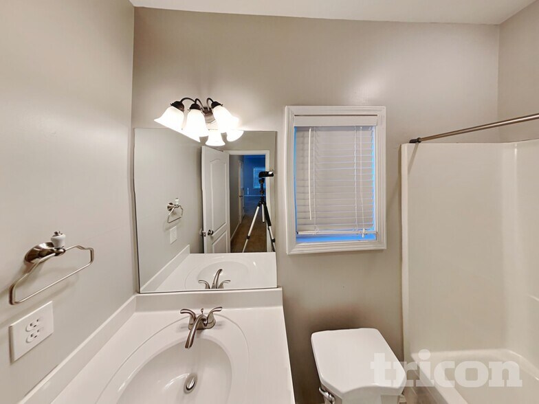 Building Photo - 104 Holcomb Manor Ct