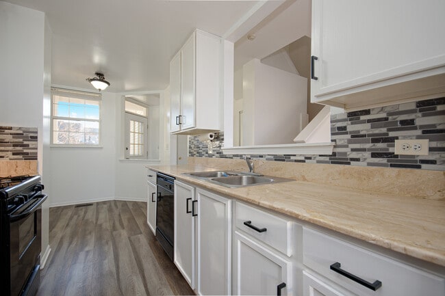 Building Photo - 2976 White Thorn Cir