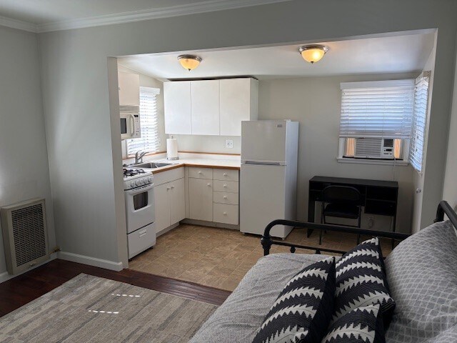 Building Photo - 925 1/2 N Maple St