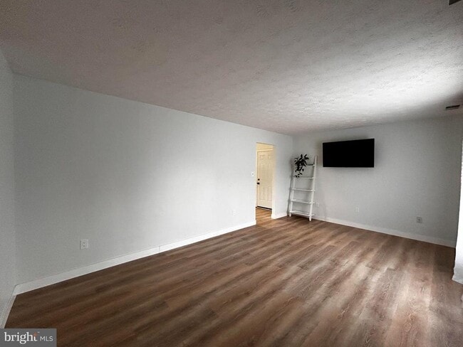 Building Photo - 112 Virginia Dr