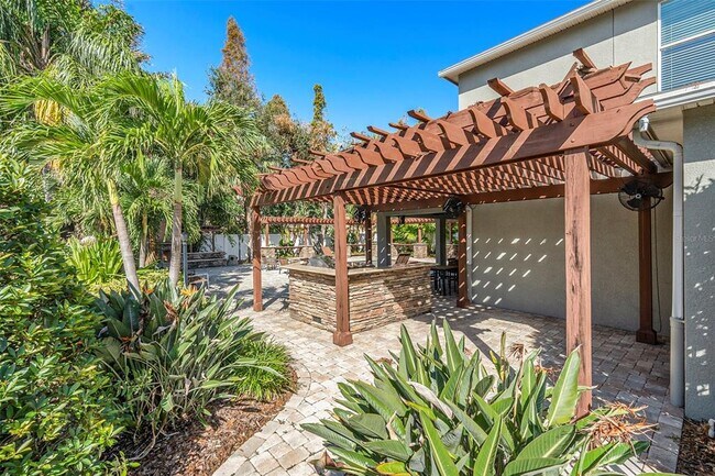 Building Photo - 5701 S MacDill Ave