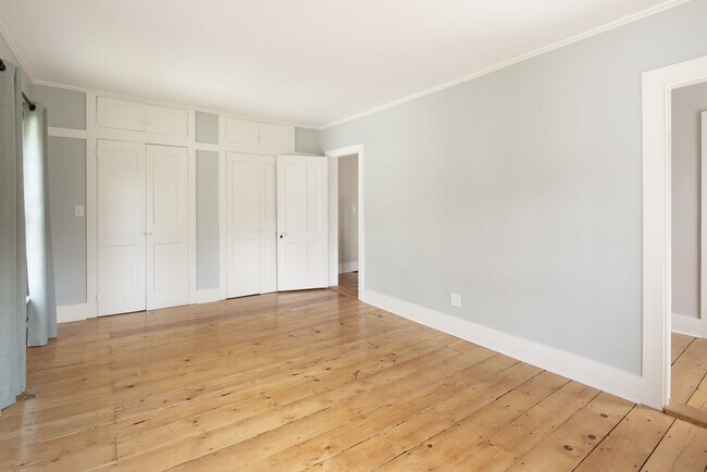 Building Photo - 14 Library St