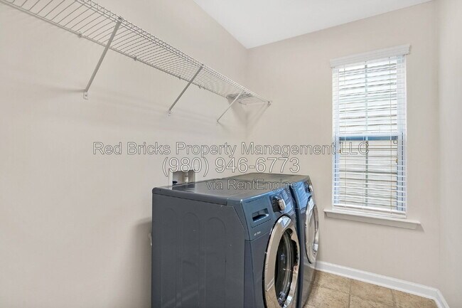 Building Photo - 127 Blossom Ridge Dr
