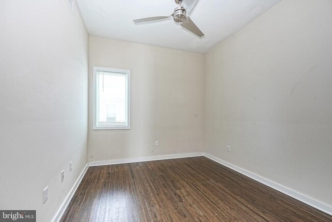 Building Photo - 1247 E Columbia Ave
