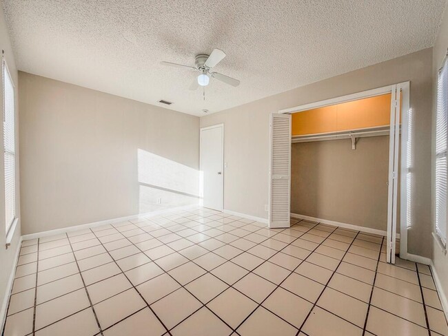 Building Photo - 2028 Major Dr