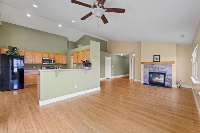 Building Photo - Delightful 3-Bedroom, 2-Bathroom with Fenc...