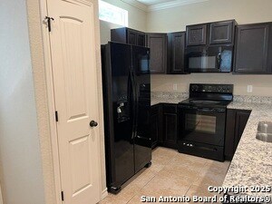 Building Photo - 6866 Lakeview Dr.