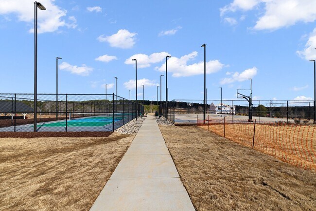 Building Photo - 49 River Bank Rd