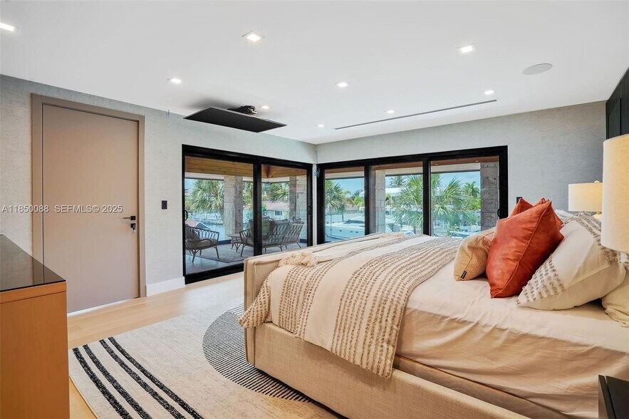 Building Photo - 3251 NE 164th St