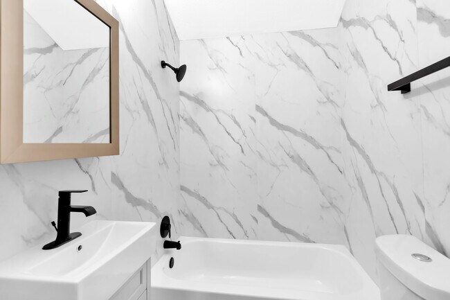 Building Photo - 1515 Sadlon Ave