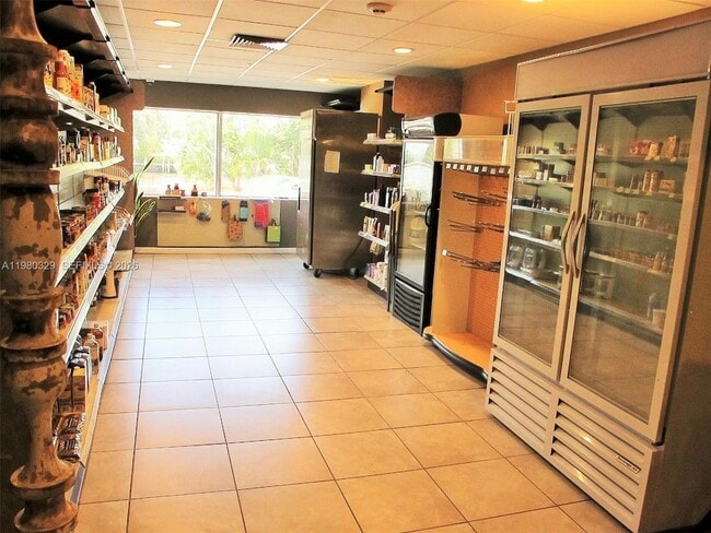 Building Photo - 400 Kings Point Dr