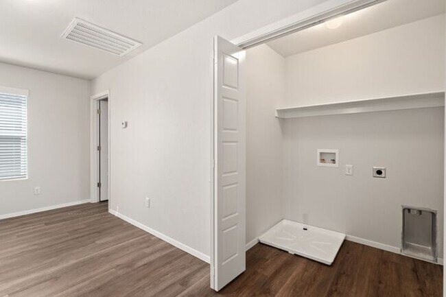 Building Photo - Celebrate the 4th of July! Get a FREE Blackstone Grill if You Sign by July 15 | 3 Bed, 2.5 Bath H...