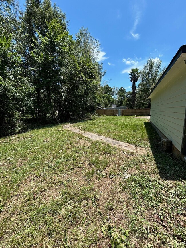 Building Photo - 10008 TX-321