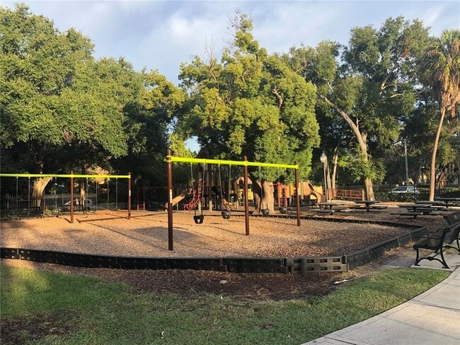 Building Photo - 903 S Bruce St