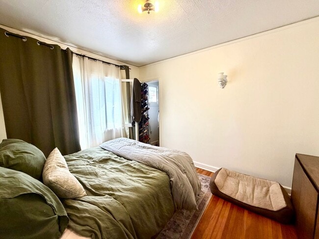 Building Photo - 213-223 Los Aguajes Ave