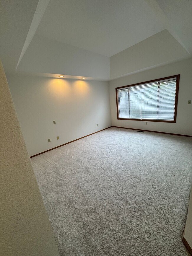 Building Photo - Gorgeous 3 Bedroom • 2.5 Bath Home Recentl...