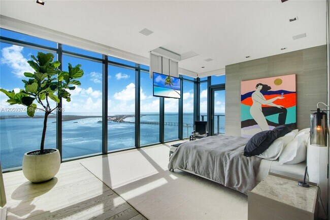 Building Photo - 1451 Brickell Ave