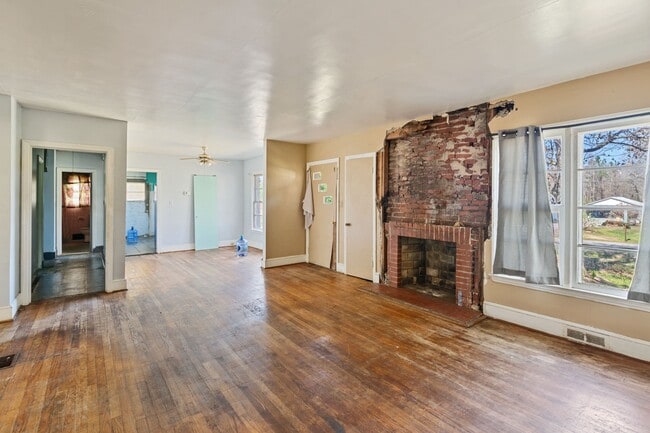 Building Photo - 224 NC-561