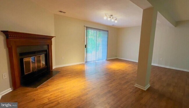 Building Photo - 11747 Lone Tree Ct
