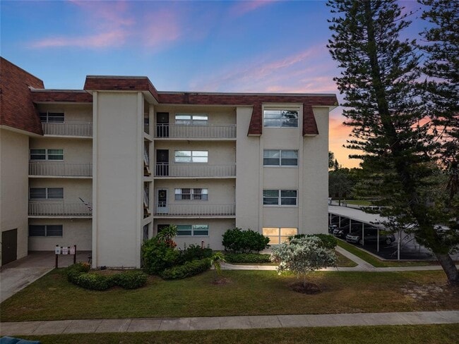 Building Photo - 209 NE Lincoln Cir N