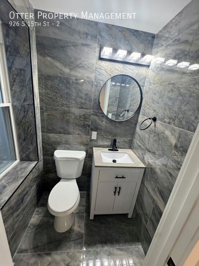 Building Photo - 926 S 15th St