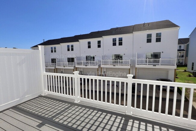 Building Photo - 15325 Sunray Wy